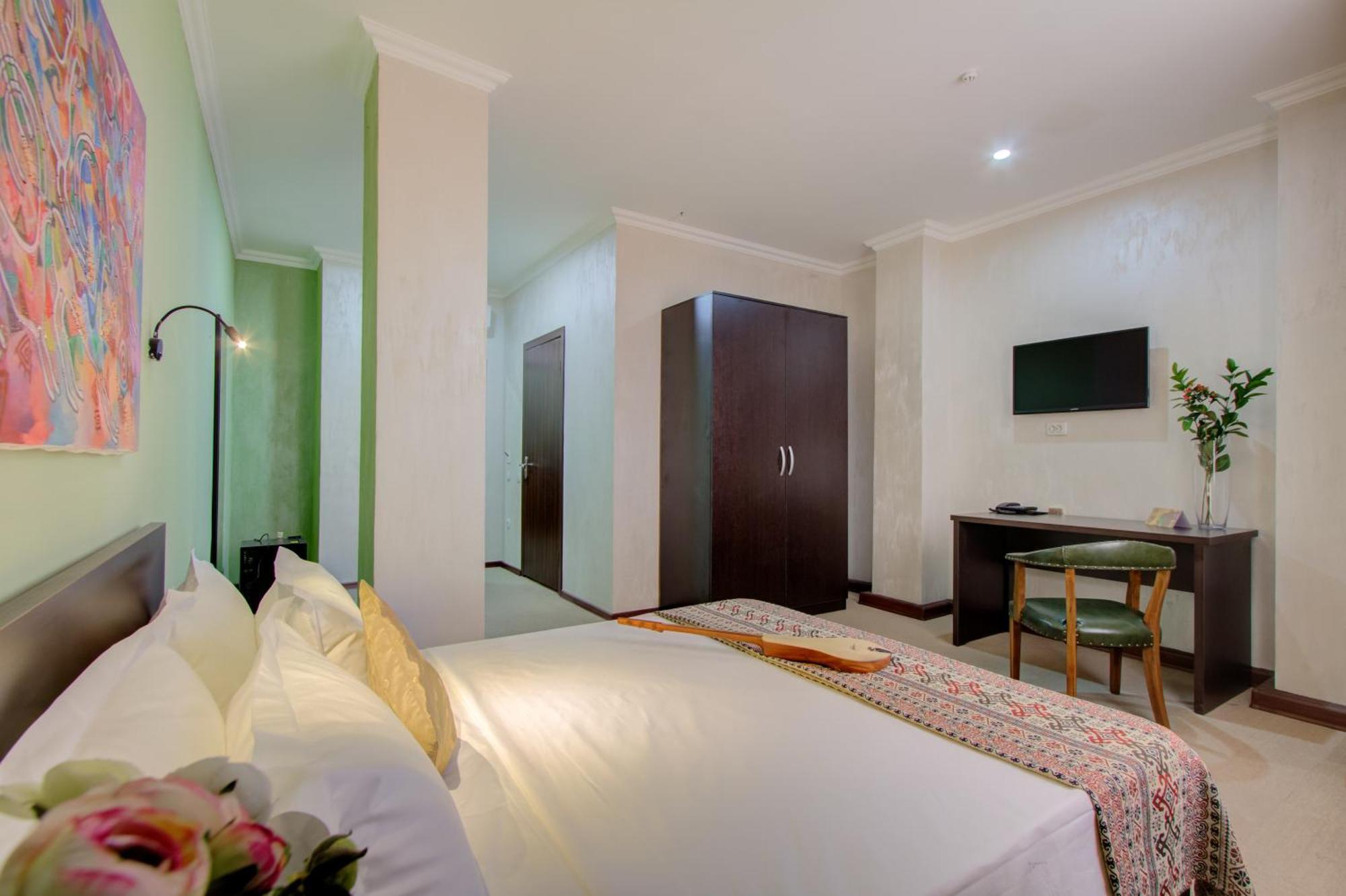 Olive Hotel Бішкек Екстер'єр фото