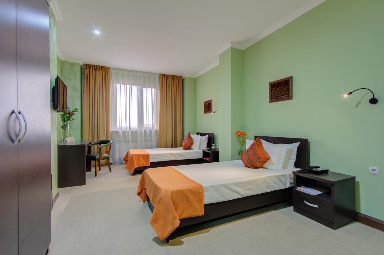 Olive Hotel Бішкек Екстер'єр фото