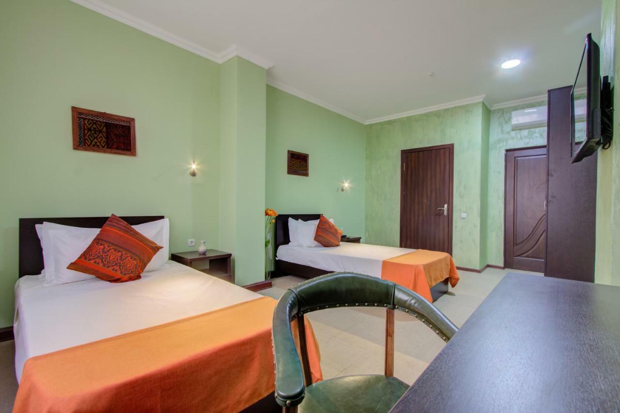 Olive Hotel Бішкек Екстер'єр фото
